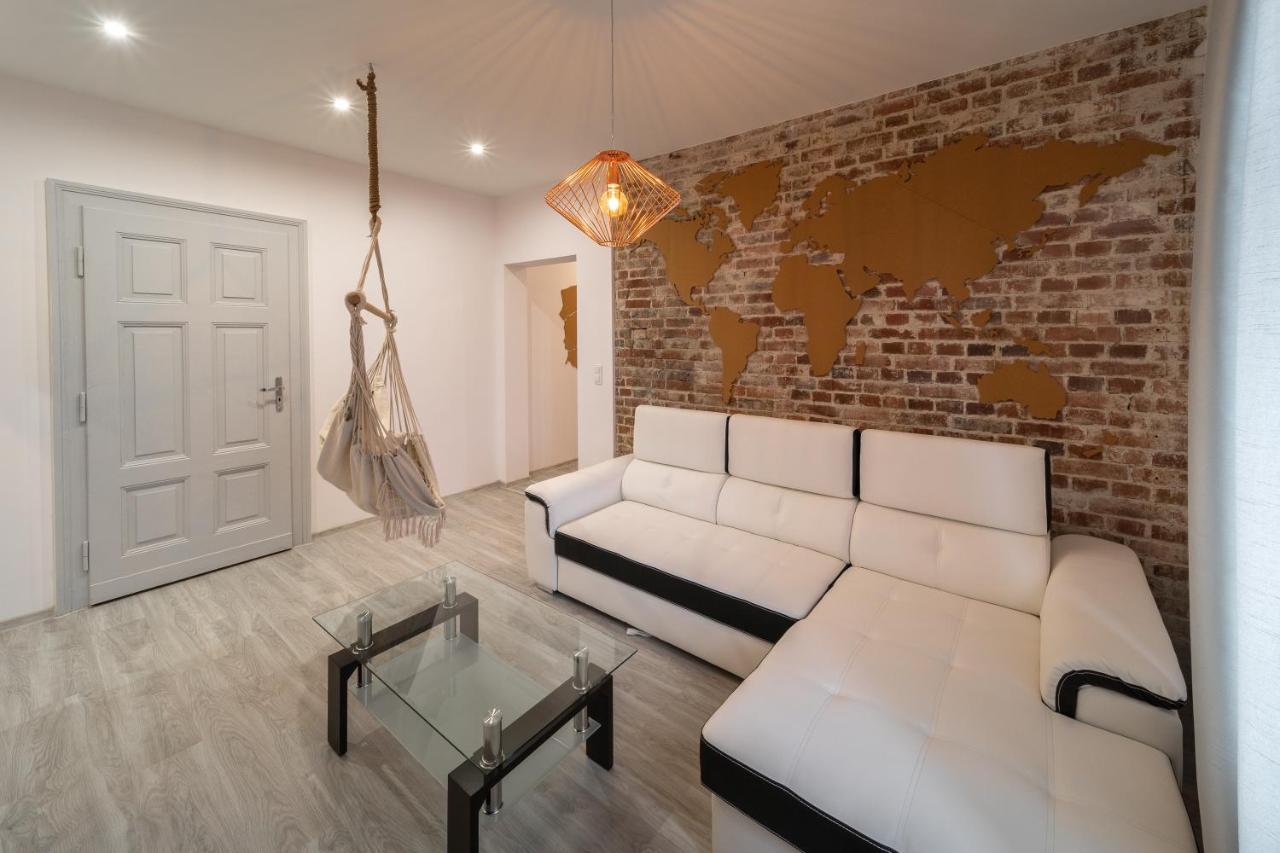 Around The World Vision Apartment - Centrum Opole Esterno foto